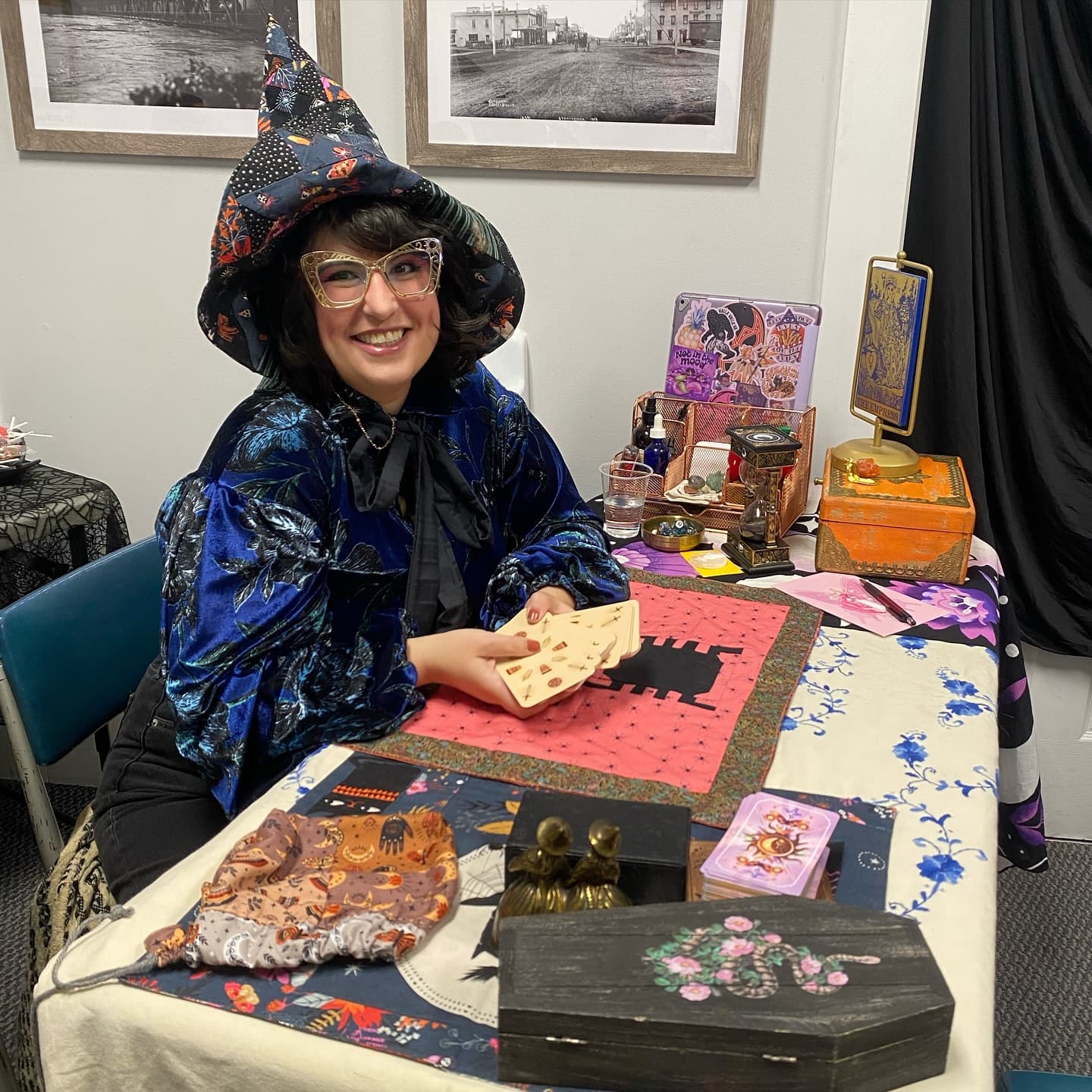 Humble Haunt tarot reading at an event in Edmonton — photo 2