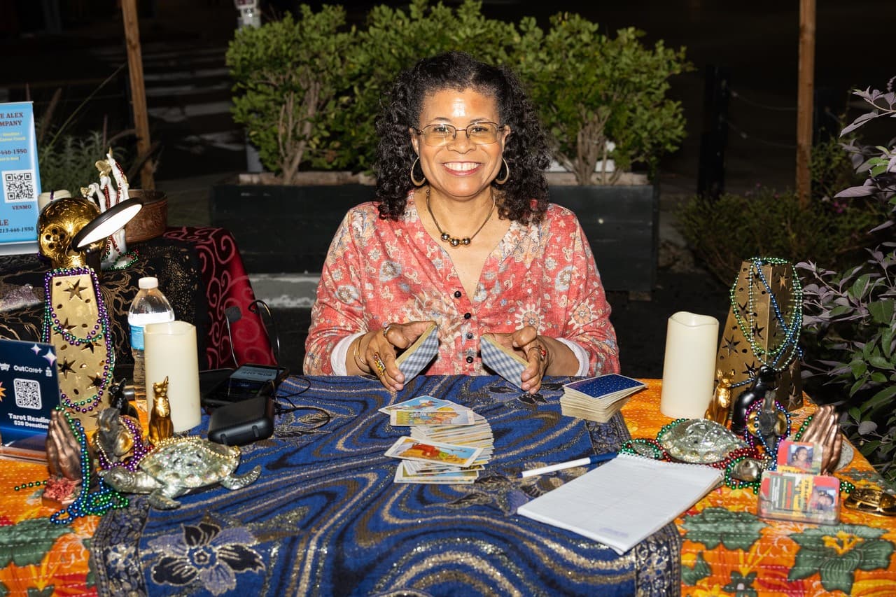Auntie Alex tarot reading at an event in LOS ANGELES — photo 2